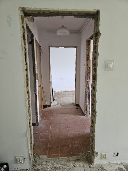 Titan, pe strada Cucuteni intersectie Barajul Lotru, 5 minute metrou,