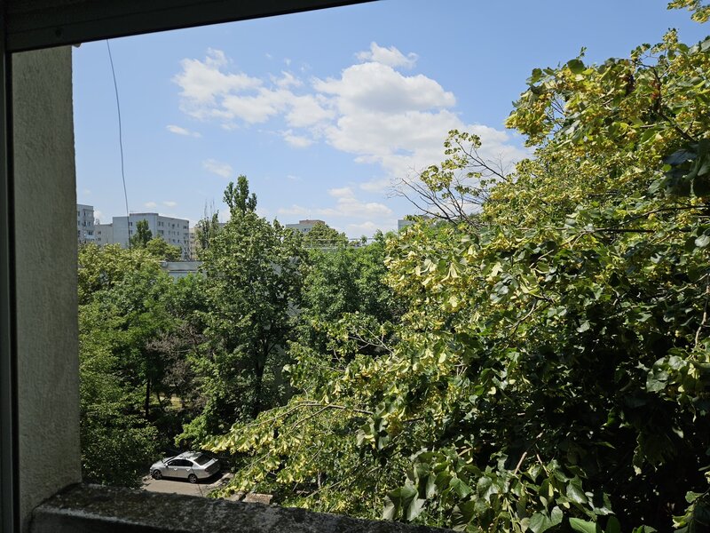 Titan, pe strada Cucuteni intersectie Barajul Lotru, 5 minute metrou,