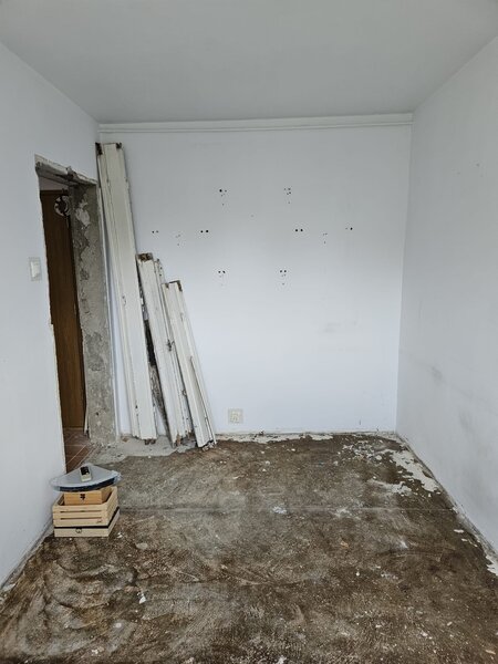 Titan, pe strada Cucuteni intersectie Barajul Lotru, 5 minute metrou,