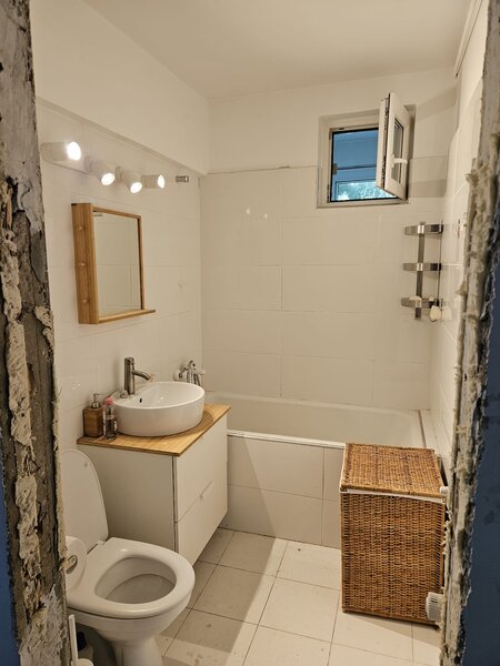 Titan, pe strada Cucuteni intersectie Barajul Lotru, 5 minute metrou,