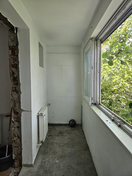 Titan, pe strada Cucuteni intersectie Barajul Lotru, 5 minute metrou,