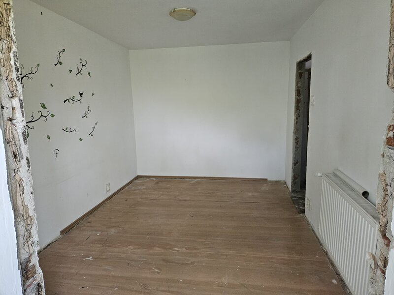 Titan, pe strada Cucuteni intersectie Barajul Lotru, 5 minute metrou,